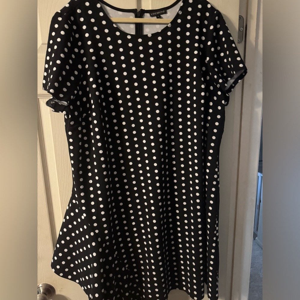 Side flare polka dot dress with slightly ruffled short sleeves.